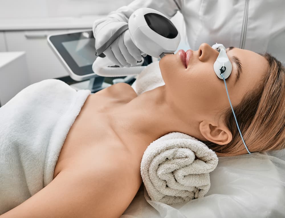 5 Pros and Cons to IPL Photofacials